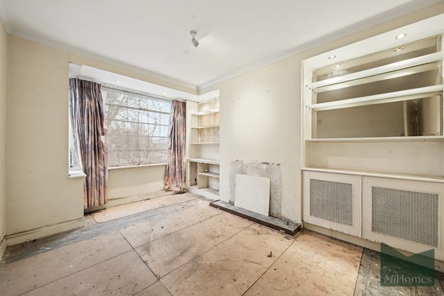 2 bed property, in North Gates, £250,000