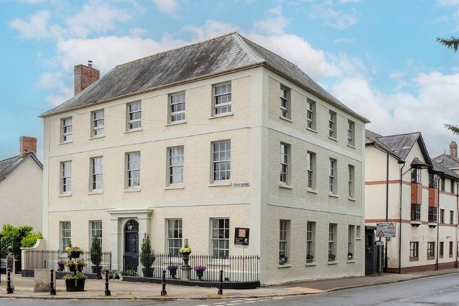 5 bed property, in Twyn Square, £950,000
