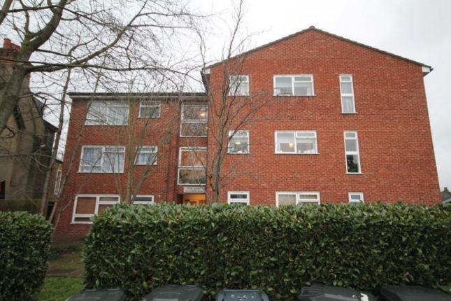 1 bed property, in Elsinore Road, £245,000
