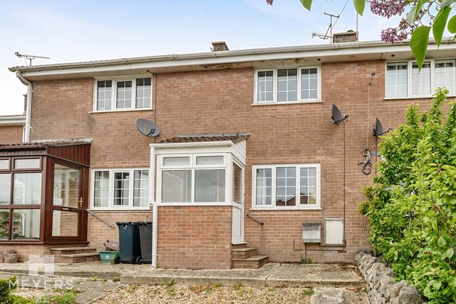 2 bed property, in Old Barn Road, £275,000