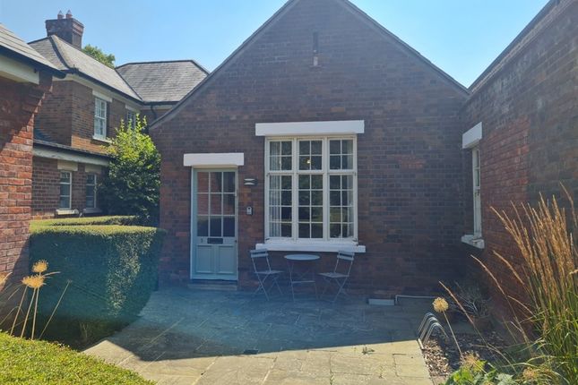2 bed property, in The Parade, £180,000