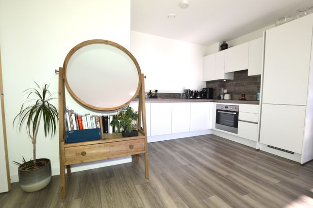 1 bed property, in Cornwell House, £270,000