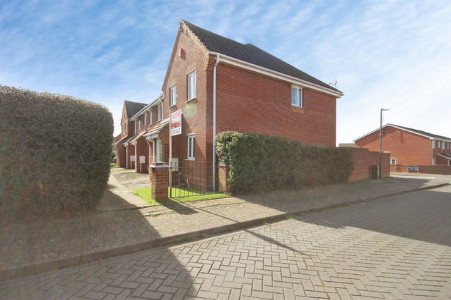 3 bed property, in Desdemona Avenue, £270,000