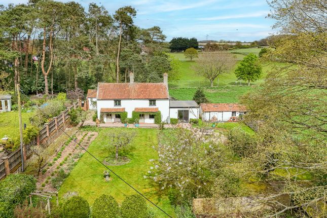3 bed property, in Tuns Road, £450,000