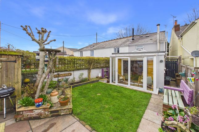 2 bed property, in Dockham Road, £250,000