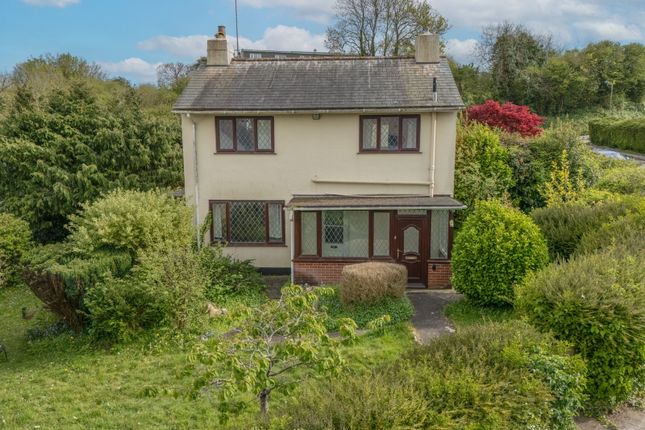 2 bed property, in North Rocks Road, £320,000