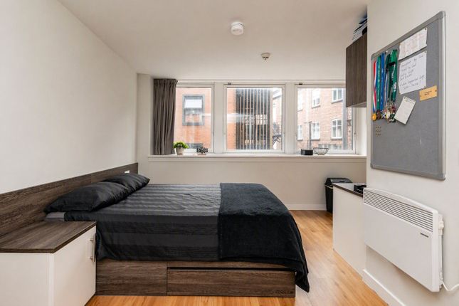 1 bed property, in Hounds Gate, £35,000
