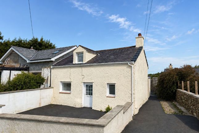 2 bed property, in 2 Efail Castell, £135,000