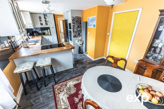 3 bed property, in Bonnington Crescent, £230,000