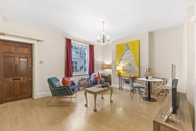 2 bed property, in Warwick Way, £545,000