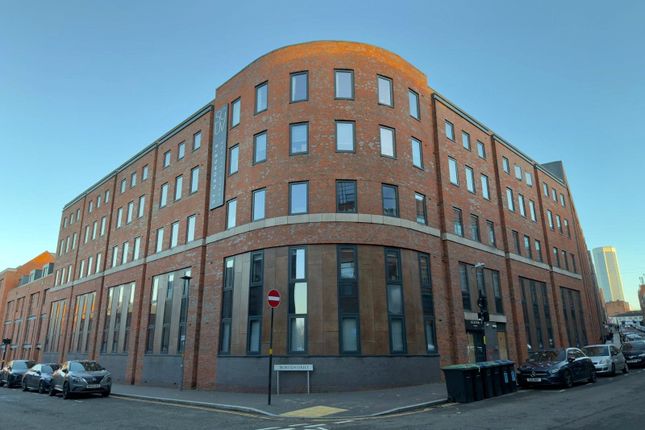 1 bed property, in Albion House, £195,000