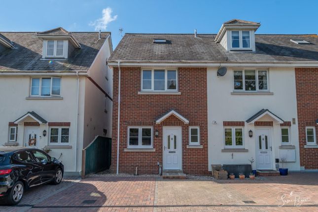 3 bed property, in Binstead Road, £295,000