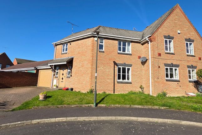 3 bed property, in Pound Way, £290,000