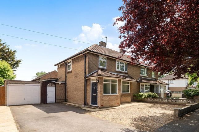 3 bed property, in Vicarage Road, £585,000