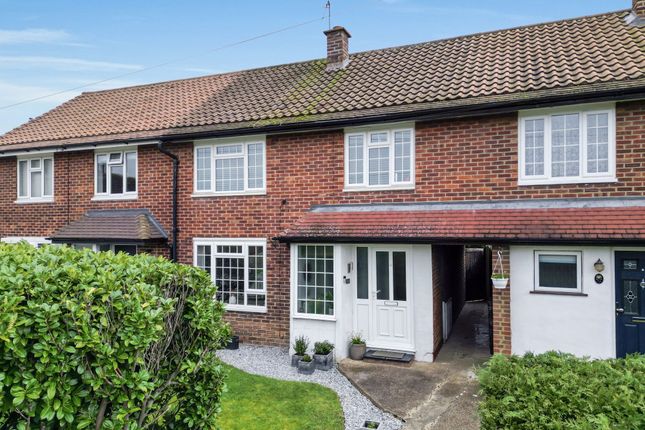 3 bed property, in The Roundway, £600,000
