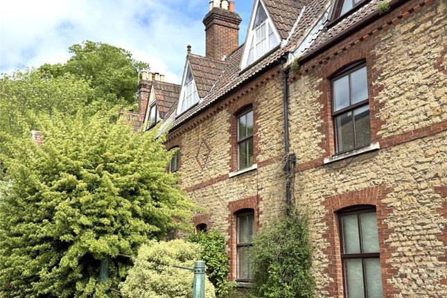 4 bed property, in Bridge Street, £450,000