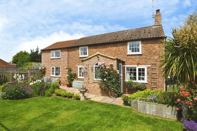 4 bed property, in Old Fen Lane, £380,000