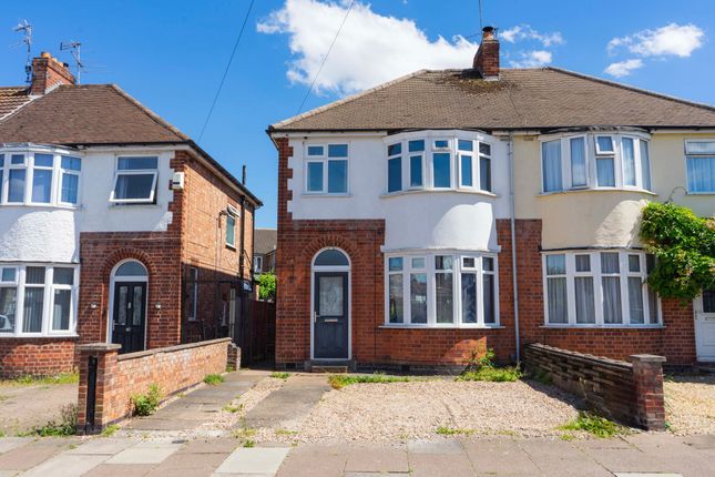 3 bed property, in Alton Road, £250,000