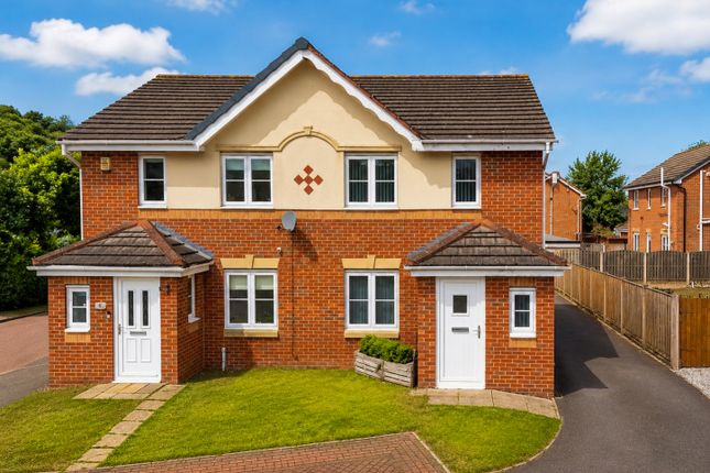 3 bed property, in 4 Moat House Way, £180,000