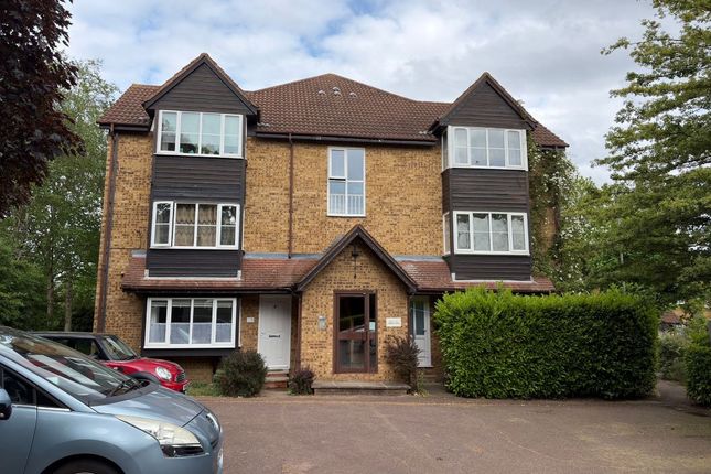 1 bed property, in 12 Cambian Green, £135,000