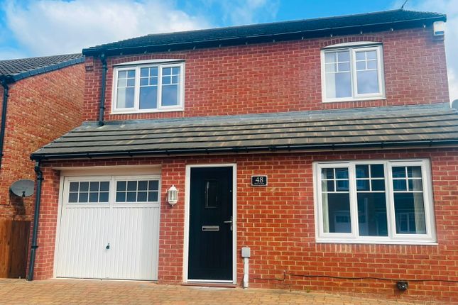 3 bed property, in Holt Close, £230,000