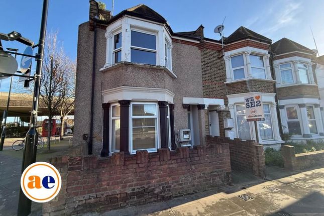 1 bed property, in Wilton Road, £225,000