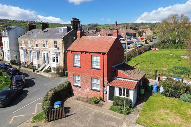 2 bed property, in Renfrew Cottage, £275,000