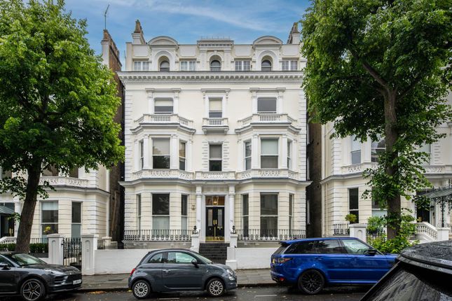 1 bed property, in Holland Park, £945,000