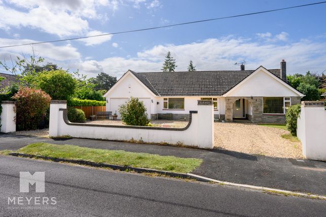 4 bed property, in Oaks Drive, £700,000