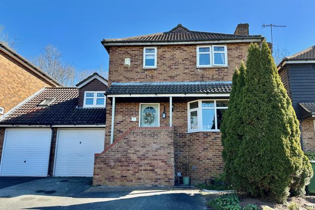 4 bed property, in Hoover Close, £425,000