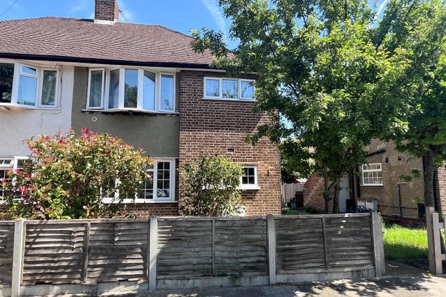 2 bed property, in Bramley Close, £350,000