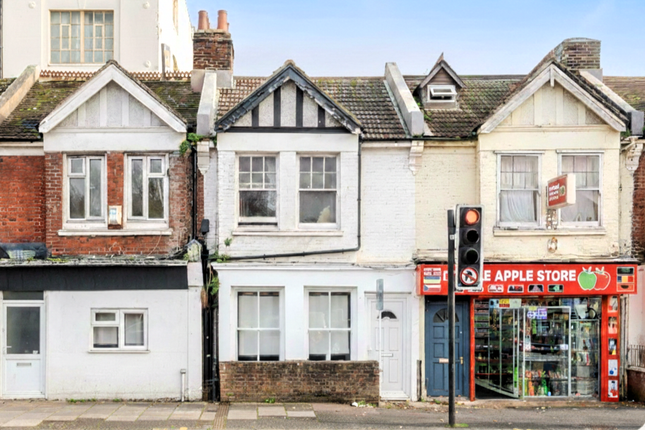 4 bed property, in Coombe Terrace, £325,000
