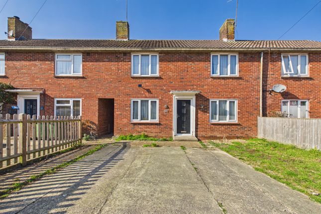 3 bed property, in Sullington Mead, £400,000