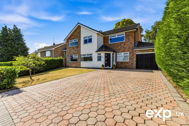 5 bed property, in Highfield Close, £550,000