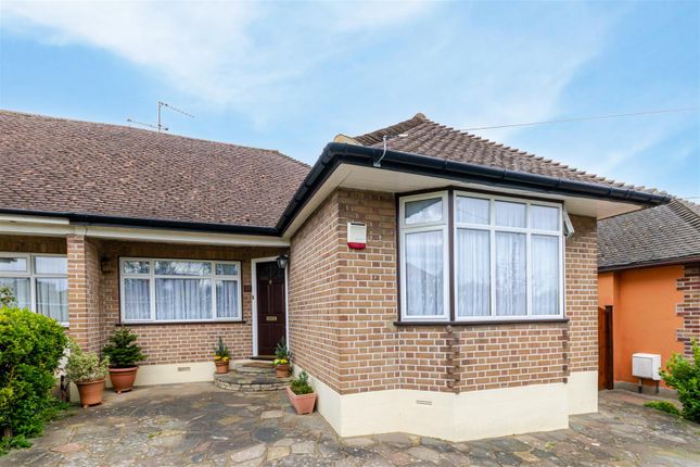 2 bed property, in Grasmere Avenue, £700,000