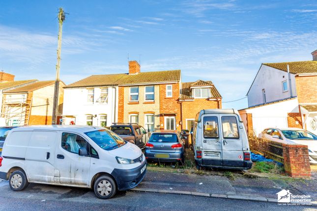 4 bed property, in Gray Street, £260,000
