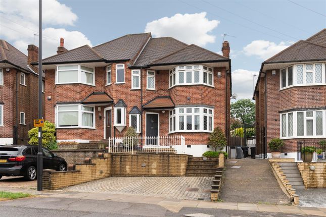 3 bed property, in Arnos Grove, £837,500