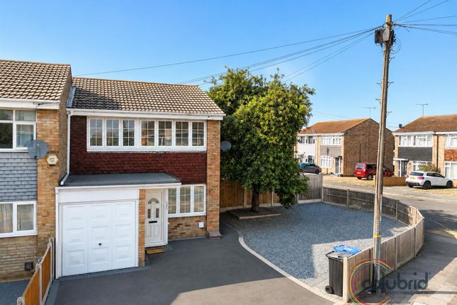 3 bed property, in Coronation Avenue, £475,000