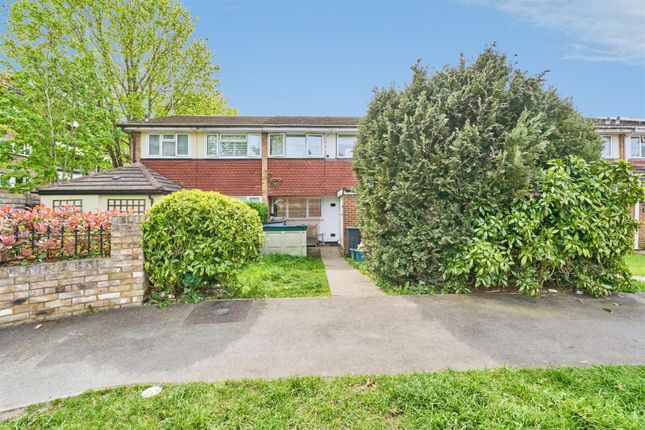 3 bed property, in Stourton Avenue, £425,000
