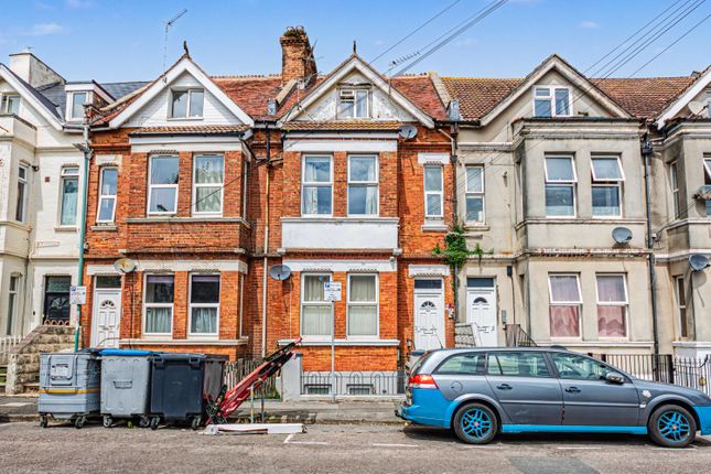 6 bed property, in Windsor Road, £270,000