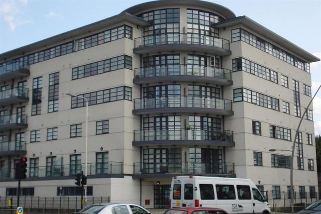 2 bed property, in 235 High Road, £260,000