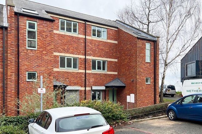 1 bed property, in Burleigh Court, £110,000