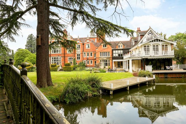 2 bed property, in Islet Park, £750,000