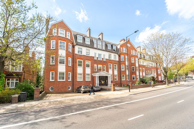 2 bed property, in Finchley Road, £750,000