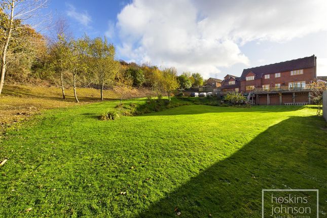5 bed property, in Brynderwen Close, £750,000