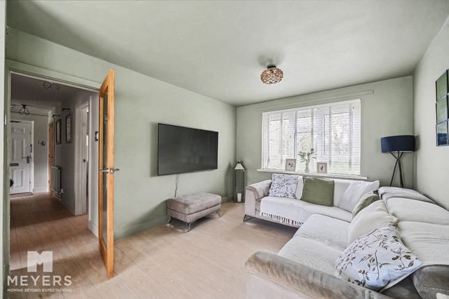 1 bed property, in Selkirk Close, £170,000