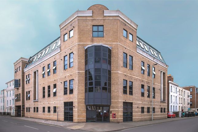 1 bed property, in Fitzalan House, £120,000