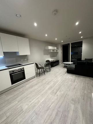 1 bed property, in Henry Strong Road, £300,000