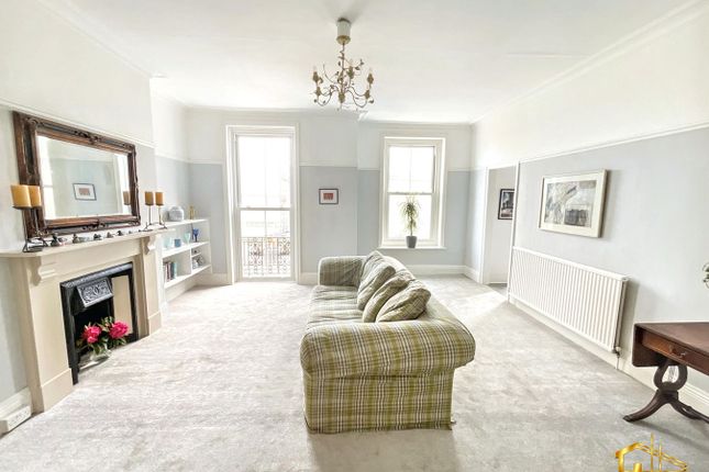 1 bed property, in 12A Marina, £189,950