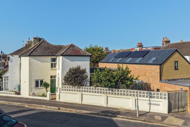 4 bed property, in Gordon Road, £495,000